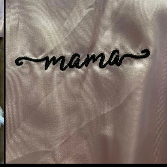 Robe - Picture 2 of 3